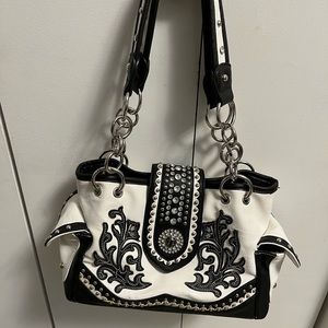 Black and white purse, a lot of compartments .